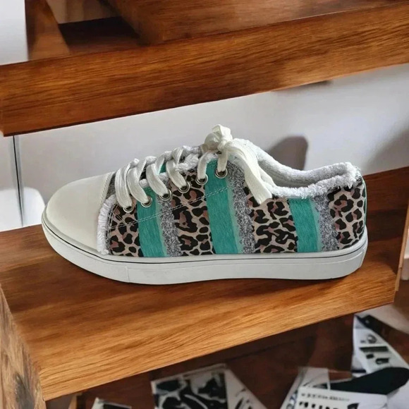 Women's Leopard Print/Teal NEW No Tags Canvas Shoes Casual Lace-Up Sneakers US 7 - Picture 4 of 10
